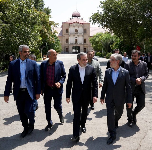 جلسه هیات امنای دانشگاه هنر ایران با حضور سید عباس عراقچی جلسه هیات امنای دانشگاه هنر ایران با حضور عراقچی