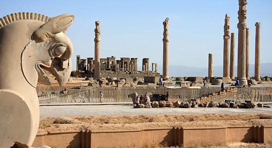 پرواز از اصفهان تا شیراز؛ مقایسه جاذبه ها، بلیط هواپیما و اقامتگاهها