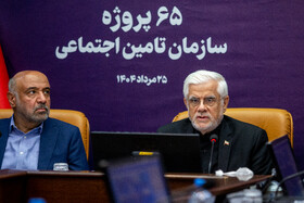 احمد میدری، وزیر تعاون، کار و رفاه اجتماعی و محمدرضا عارف، معاون اول رئیس جمهور در مراسم بهربرداری و آغاز عملیات اجرایی ۶۵ پروژه سازمان تامین اجتماعی  