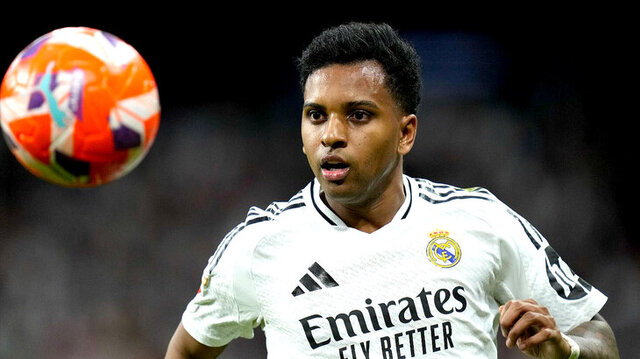 آخرین فرصت نقل و انتقالات: کدام ستارهها هنوز در فهرست فروش هستند؟