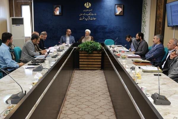  هنرمندان، پرچم قرآن را برافراشته نگه دارند