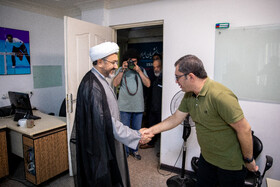 حجت‌الاسلام والمسلمین علی کمساری رئیس موسسه تنظیم و نشر آثار امام خمینی (ره) در بازدید از خبرگزاری ایسنا