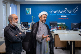 حجت‌الاسلام والمسلمین علی کمساری رئیس موسسه تنظیم و نشر آثار امام خمینی (ره) در بازدید از خبرگزاری ایسنا