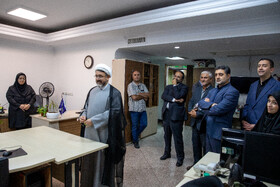 حجت‌الاسلام والمسلمین علی کمساری رئیس موسسه تنظیم و نشر آثار امام خمینی (ره) در بازدید از خبرگزاری ایسنا