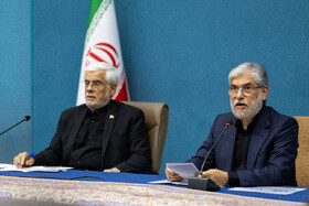 حسین سیمایی صراف، وزیر علوم و محمدرضا عارف، معاون اول رئیس‌جمهور در نشست هم‌ اندیشی با روسای دانشگاه‌های کشور 