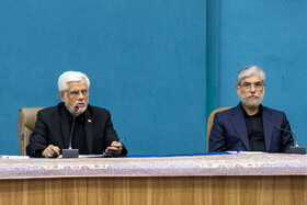 حسین سیمایی صراف، وزیر علوم و محمدرضا عارف، معاون اول رئیس‌جمهور در نشست هم‌ اندیشی با روسای دانشگاه‌های کشور 