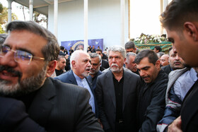 سید عباس صالحی، وزیر ارشاد و محمدجواد ظریف در مراسم تشییع پیکر مرحوم «استاد محمود فرشچیان» - اصفهان