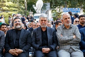 احمد مسجدجامعی، سید عباس صالحی، وزیر ارشاد و محمدمهدی اسماعیلی در مراسم تشییع پیکر مرحوم «استاد محمود فرشچیان» - اصفهان