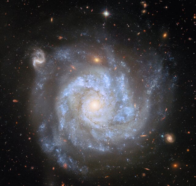 عکس روز ناسا از یک کهکشان مارپیچی پرفایده