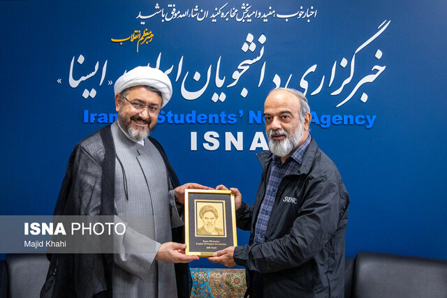 بازدید رئیس موسسه تنظیم و نشر آثار امام خمینی از ایسنا