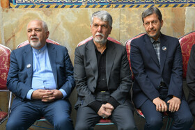 مهدی جمالی‌نژاد استاندار اصفهان، سید عباس صالحی، وزیر ارشاد و محمدجواد ظریف در مراسم بزرگداشت استاد فرشچیان در اصفهان
