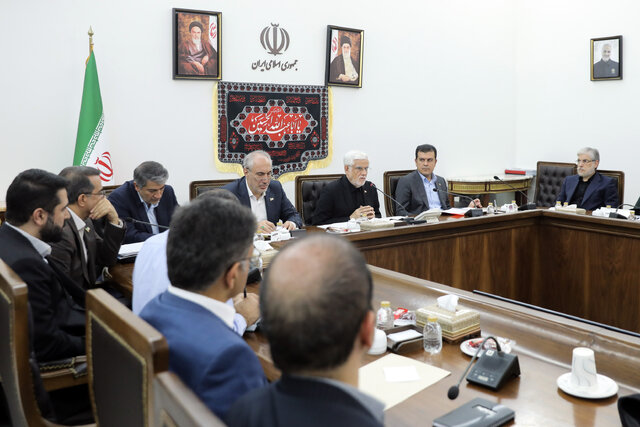 عارف: برابر استفاده از فناوری مقاومت کنیم، خود را بر ما تحمیل می‌کند