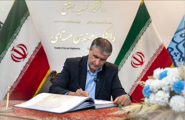 امضای دفتر یادبود «شهدای هستهای» در دانشگاه شهید بهشتی