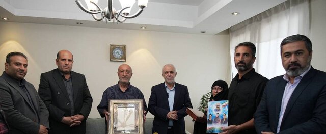 دیدار رئیس بنیادشهید با خانواده «شهید کوروش ملایوسفی»