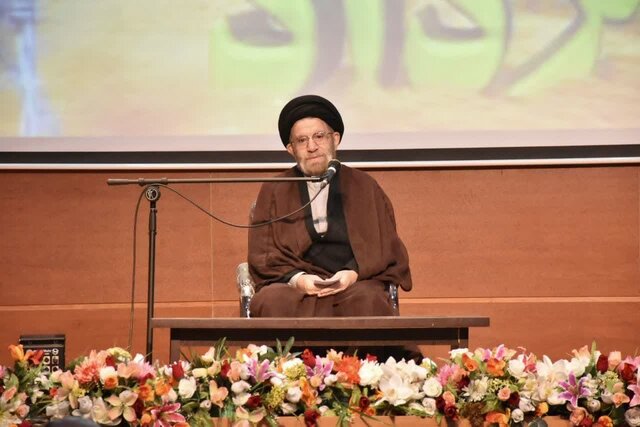 آزادگان اسطوره حماسه و مقاومت هستند