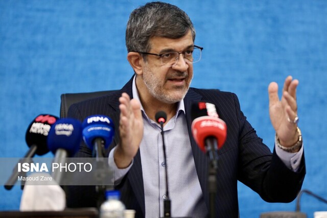 علت توقف طرح انتقال آب دریا به یزد مسائل زیست محیطی بود/درخواستهای نیروگاه خورشیدی در استان فراتر از ظرفیت زیرساختهاست