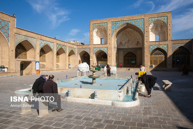 رسمی شدن و کاهش ارتباط ارگانیک با مردم؛ مهم‌ترین چالش مساجد امروز