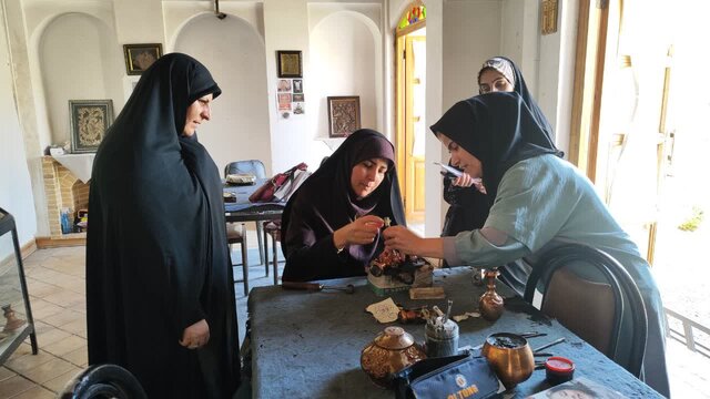 ضرورت افتتاح هرچه سریع‌تر بازارچه دائمی صنایع دستی ملایر