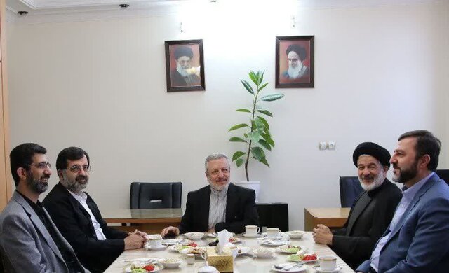 رایزنیهای غریب آبادی در سفر به قم