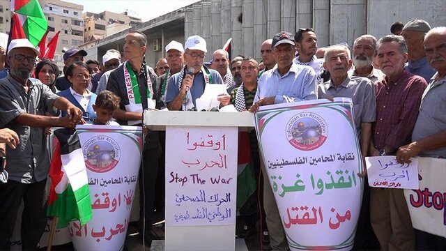 تجمع اعتراضی ده‌ها فلسطینی در غزه و درخواست توقف جنگ