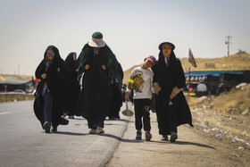 زائران پیاده حرم امام رضا علیه السلام _ جاده نیشابور