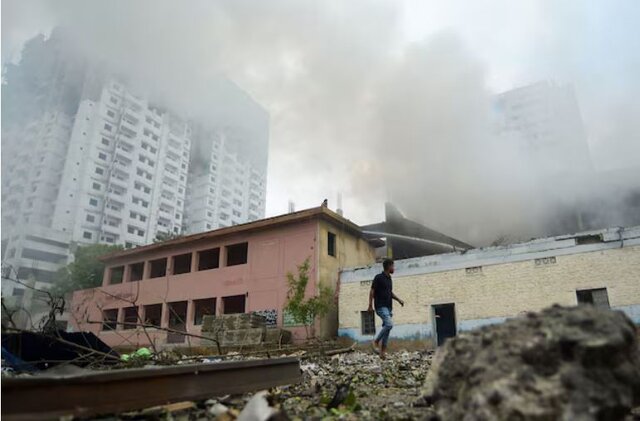 عکس: رویترز انفجار در انبار مواد آتشبازی در پاکستان با ۴ کشته و دهها زخمی+فیلم