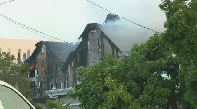 عکس: سیبیاس نیوز آتشسوزی شدید در یک مجتمع مسکونی در کالیفرنیا+فیلم