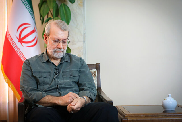 لاریجانی: ایرانیها تسلیمبشو نیستند