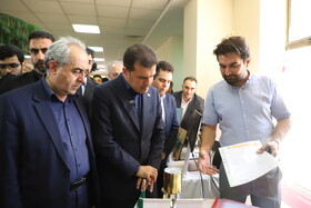 حسین افشین معاون علمی، فناوری و اقتصاد دانش بنیان و بهرام سرمست، استاندار آذربایجان شرقی در افتتاح اولین مرکز نوآوری هوش مصنوعی و اینترنت اشیا شمالغرب - تبریز