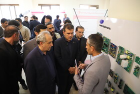 حسین افشین معاون علمی، فناوری و اقتصاد دانش بنیان و بهرام سرمست، استاندار آذربایجان شرقی در افتتاح اولین مرکز نوآوری هوش مصنوعی و اینترنت اشیا شمالغرب - تبریز