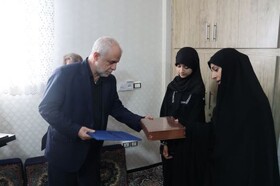 دیدار رئیس بنیاد شهید با خانواده شهید اسماعیل پاشایی