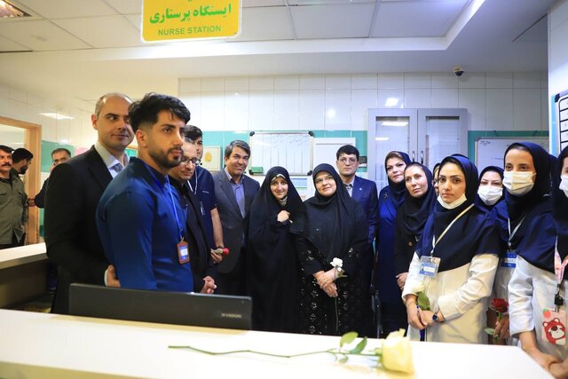 از خانواده اولین پزشک شهید جمهوری اسلامی ایران تقدیر شد