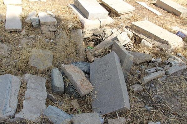 تعرض به گورستان هزار سالۀ شیراز
