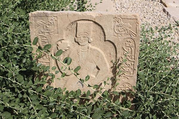 تعرض به گورستان هزار سالۀ شیراز