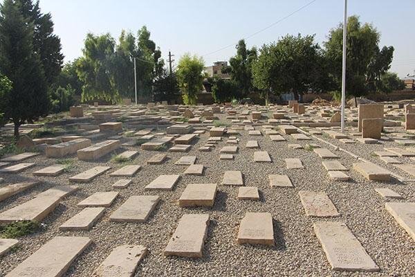 تعرض به گورستان هزار سالۀ شیراز