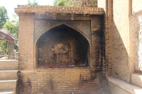 تعرض به گورستان هزار سالۀ شیراز