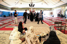 حضورزهرا بهروزآذر،معاون رئیسجمهور در امور زنان و خانواده در گلزار شهدای کرمان