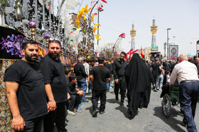 عزاداری شهادت امام رضا (ع) در خیابان‌های منتهی به حرم مطهر رضوی