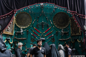 عزاداری شهادت امام رضا (ع) در خیابان‌های منتهی به حرم مطهر رضوی