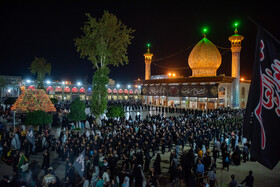 لاله گردانی در شاهچراغ در سوگ امام رضا (ع)