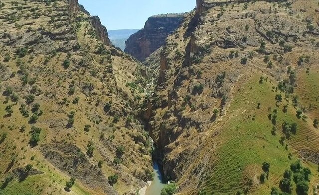 بقایای قلعه تاریخی تنگ شمشه؛ شواهدی از دوران اسلامی