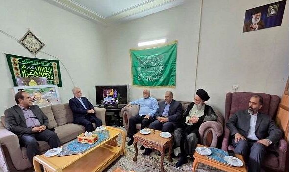 دیدار رییس بنیاد شهید با خانواده شهدای اقتدار در اصفهان دیدار رییس بنیاد شهید با خانواده شهدای اقتدار در اصفهان