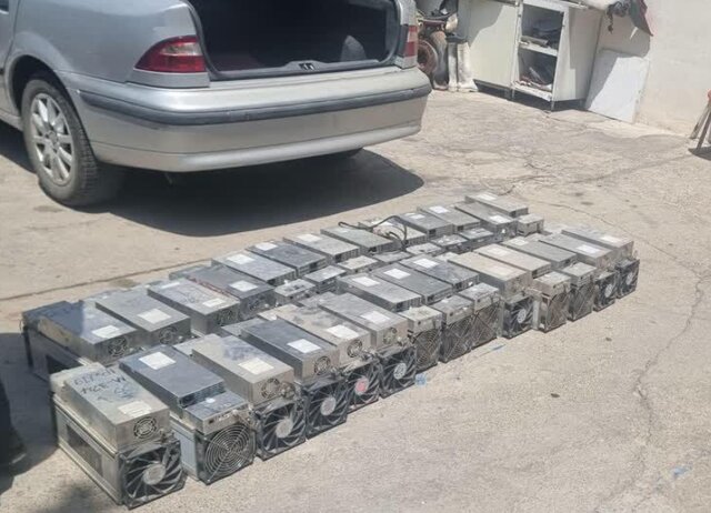 کشف ٢٧ ماینر غیرمجاز از یک ماهیسرا در کرج کشف ٢٧ ماینر غیرمجاز از یک ماهیسرا در کرج