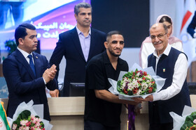 رحمان عموزاد، عضو تیم ملی کشتی آزاد در مراسم جشن تولد مدال آوران المپیک