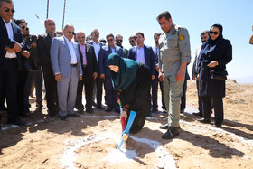 کلنگ زنی نیروگاه ۲۰ مگاواتی شهدای سفیددشت به عنوان بزرگترین نیروگاه خورشیدی چهارمحال و بختیاری
