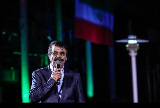 تقدیر از شهدای جنگ ۱۲روزه مقابل ساختمان شیشهای