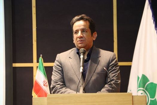 معلم توانمند و علاقه‌مند می‌تواند ضعف زیرساخت و محتوا را جبران کند