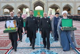 آیین سنتی تعویض پوش ضریح مطهر امام رضا (ع)
