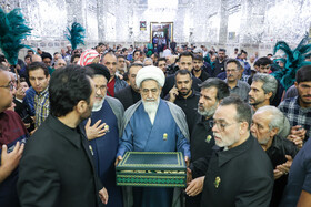 آیین سنتی تعویض پوش ضریح مطهر امام رضا (ع)