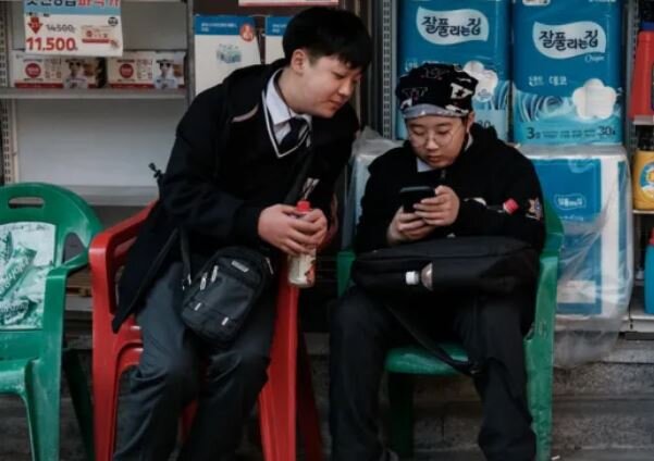 عکس: گتی ایمجز کره جنوبی قانون «منع استفاده از تلفن همراه در کلاس درس» را تصویب کرد